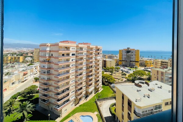 Foto van Appartement met uitzicht op de bergen aan zee - Vakantiehuis in Roquetas de Mar - ViewSummer