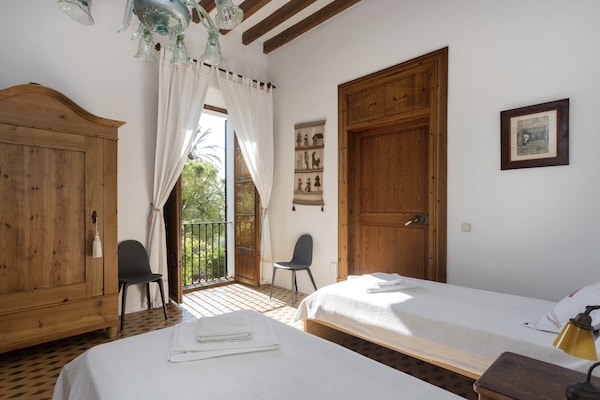 Foto van Landhuis in Lloseta met Zwembad & Terras - Vakantiehuis in Lloseta - BedRoom