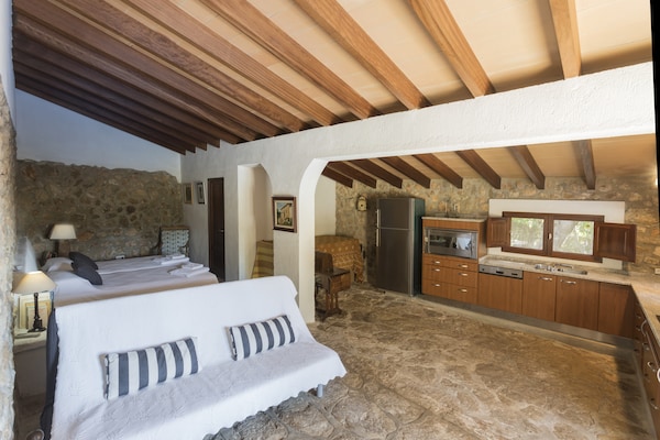 Foto van Landhuis in Lloseta met Zwembad & Terras - Vakantiehuis in Lloseta - BedRoom