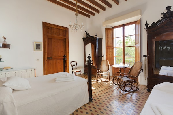 Foto van Landhuis in Lloseta met Zwembad & Terras - Vakantiehuis in Lloseta - BedRoom
