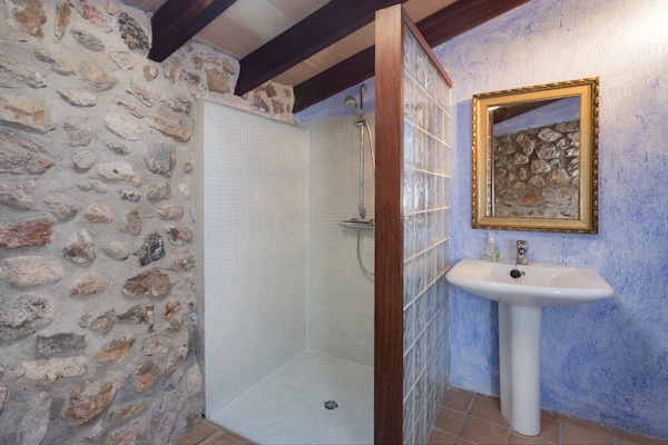 Foto van Landhuis in Lloseta met Zwembad & Terras - Vakantiehuis in Lloseta - BathRoom