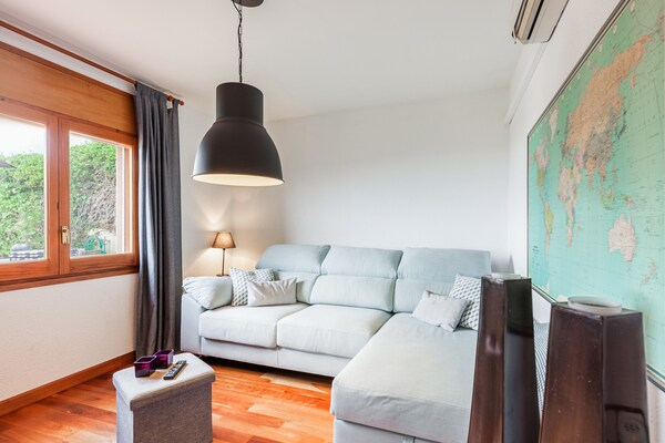 Foto van Authentieke villa in Tordera met privézwembad - Vakantiehuis in Tordera - LivingRoom