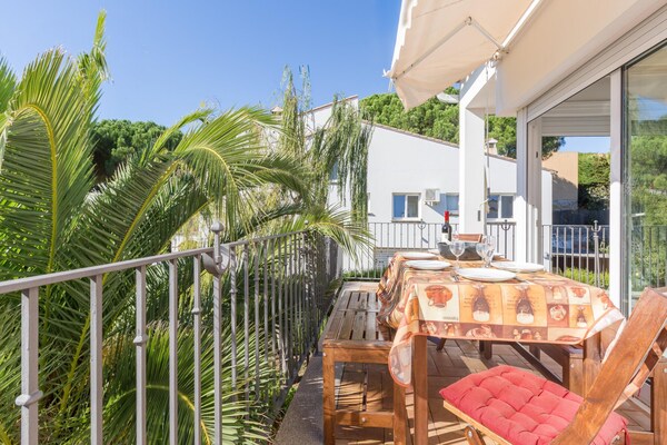 Foto van Villa in Spanje bij Zandstrand - Vakantiehuis in Calella de Palafrugell, Llafranc - TerraceBalcony