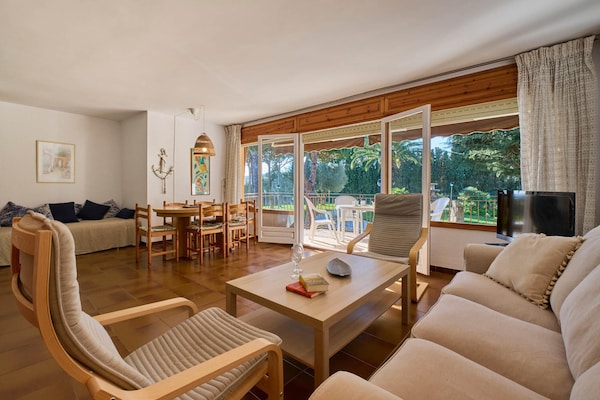 Foto van Appartement in Spanje bij zandstrand - Vakantiehuis in Calella de Palafrugell, Llafranc - LivingRoom