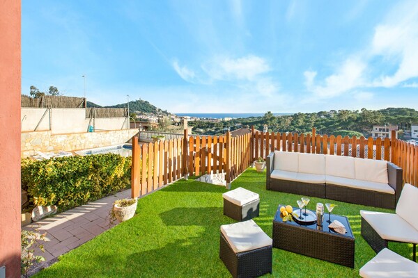 Foto van Villa in Blanes met Zwembad en Zeezicht - Vakantiehuis in Blanes - TerraceBalcony