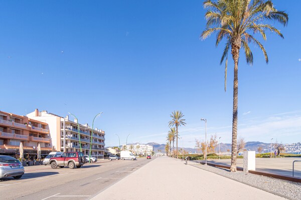 Foto van Appartement aan zee in Empuriabrava met zwembad - Vakantiehuis in Empuriabrava - Outdoor