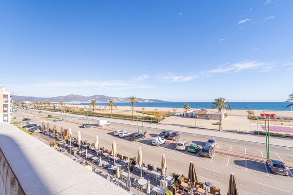 Foto van Appartement aan zee in Empuriabrava met zwembad - Vakantiehuis in Empuriabrava - Outdoor