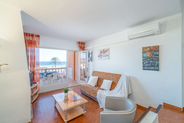 Foto van Appartement aan zee in Empuriabrava met zwembad - Vakantiehuis in Empuriabrava - LivingRoom