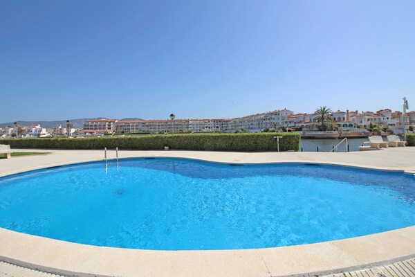 Foto van Appartement in Empuriabrava met Uitzicht op Kanaal - PoolOfHouse