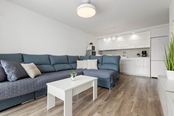 Foto van Appartement met terras vlakbij de zee - Vakantiehuis in Torremolinos - LivingRoom