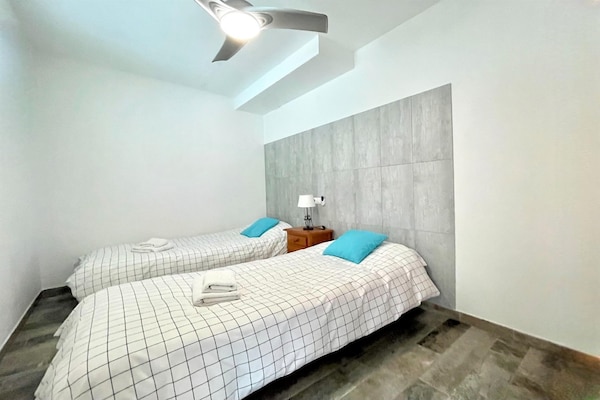 Foto van Appartement aan het strand met terras - Vakantiehuis in Benalmádena - BedRoom