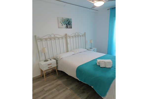 Foto van Appartement met strandzicht - Vakantiehuis in Benalmádena - BedRoom