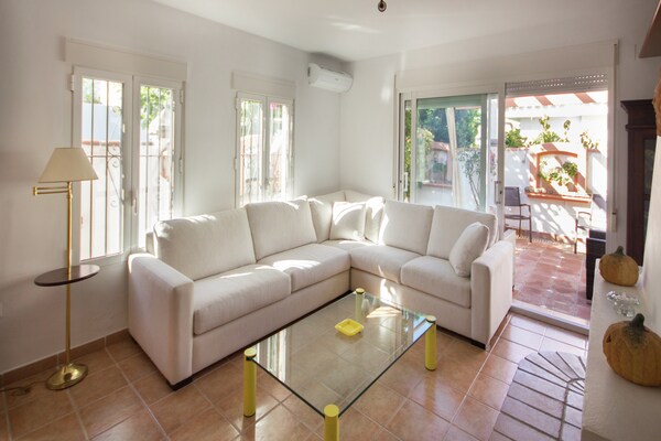 Foto van Vakantiehuis Mijas-Costa bij Strand - Vakantiehuis in La Cala de Mijas - LivingRoom