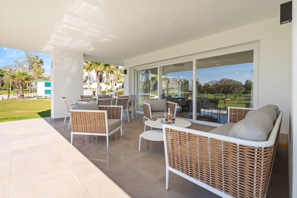 Foto van Appartement met 3 slaapkamers aan de lagune - Vakantiehuis in Casares - TerraceBalcony