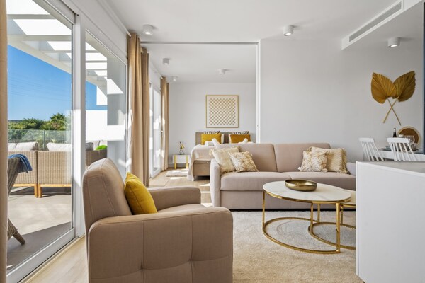 Foto van Chique penthouse in Casares met solarium - Vakantiehuis in Casares - LivingRoom