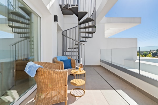 Foto van Chique penthouse in Casares met solarium - Vakantiehuis in Casares - TerraceBalcony