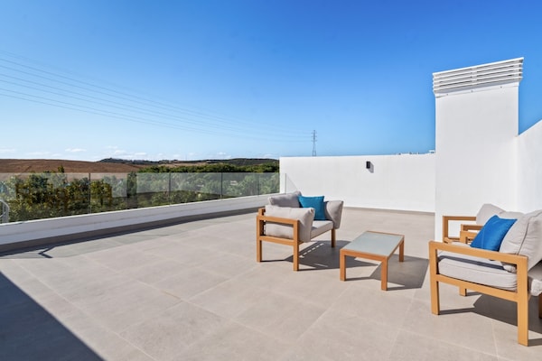 Foto van Chique penthouse in Casares met solarium - Vakantiehuis in Casares - LivingRoom