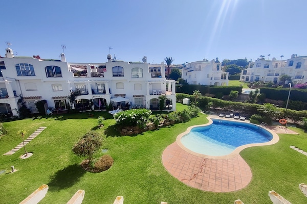 Foto van Ontspannen toevluchtsoord met zwembad - Vakantiehuis in Manilva - ExteriorSummer