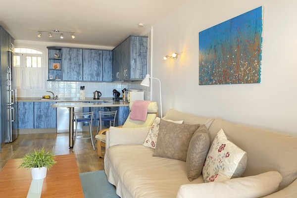 Foto van Appartement in Nerja met Zeezicht & Zwembad - Vakantiehuis in Nerja - LivingRoom