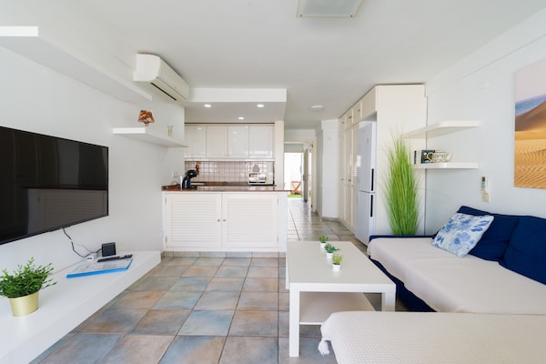 Foto van Appartement in San Agustín bij het Strand - Vakantiehuis in San Bartolomé de Tirajana - LivingRoom