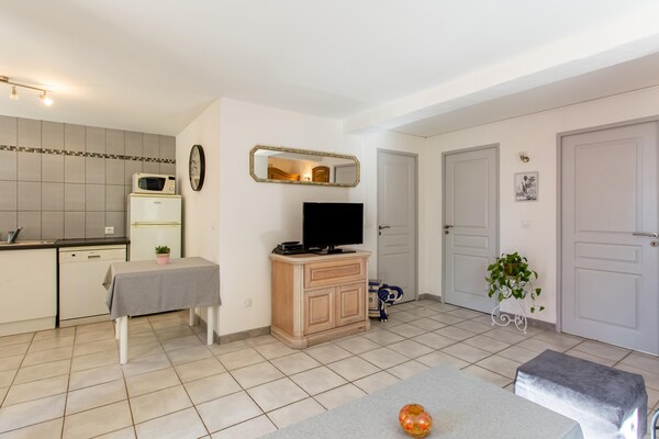 Foto van Gezellige ontsnapping op de heuvel in Berre - Vakantiehuis in Berre-Les-Alpes - LivingRoom