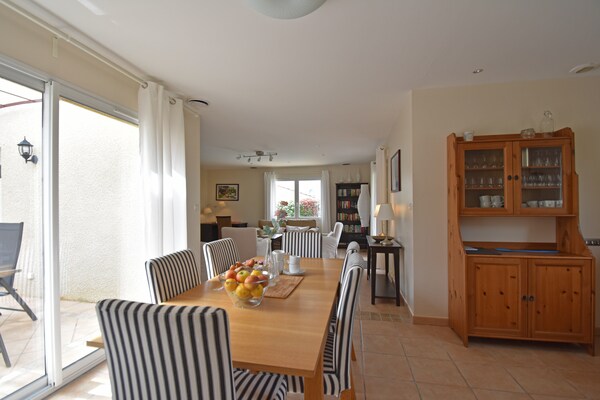Foto van Villa in Montbrun met zwembad en bergzicht - Vakantiehuis in Montbrun-des-Corbières - DiningRoom