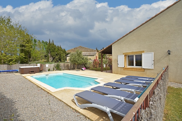 Foto van Villa in Montbrun met zwembad en bergzicht - Vakantiehuis in Montbrun-des-Corbières - PoolOfHouse