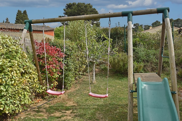 Foto van Villa in Montbrun met zwembad en bergzicht - Vakantiehuis in Montbrun-des-Corbières - GardenSummer