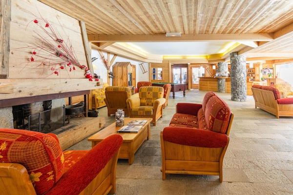 Foto van Bergvakantiehuis met verwarmd zwembad - Vakantiehuis in CHANTEMERLE - LivingRoom