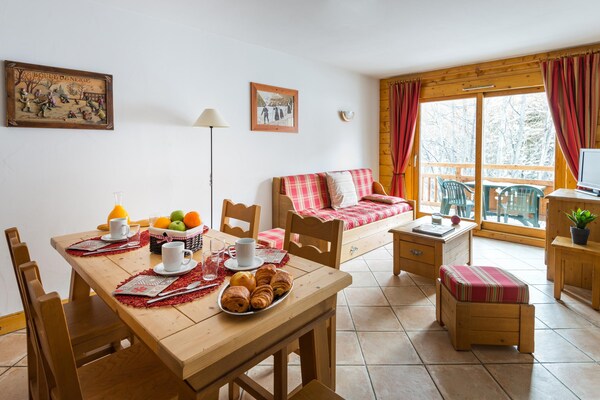 Foto van Bergvakantiehuis met verwarmd zwembad - Vakantiehuis in CHANTEMERLE - LivingRoom