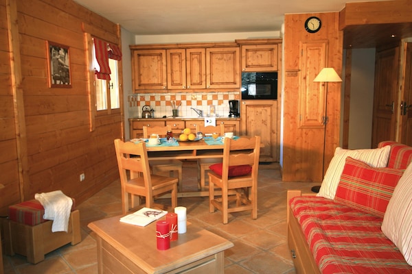 Foto van Bergvakantiehuis met verwarmd zwembad - Vakantiehuis in CHANTEMERLE - LivingRoom