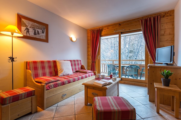 Foto van Bergvakantiehuis met verwarmd zwembad - Vakantiehuis in CHANTEMERLE - LivingRoom