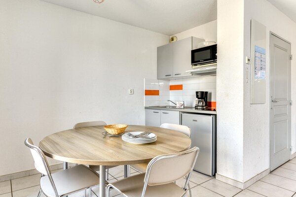 Foto van Chique appartement aan de kust met uitzicht op het zwembad - Kitchen