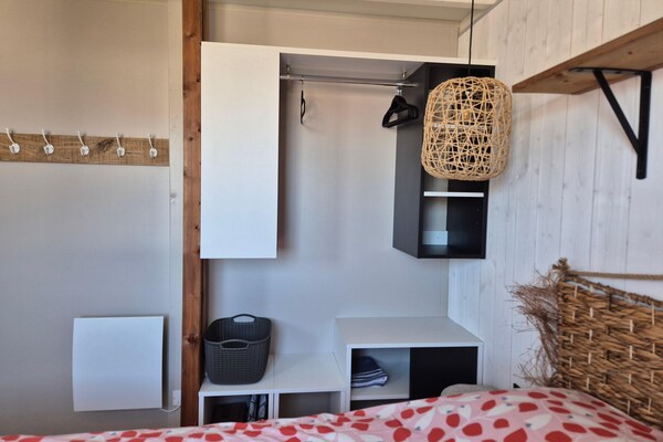 Foto van Chalet met zwembad op 500 meter van het strand. - Vakantiehuis in Saint-Pair-sur-Mer - BedRoom