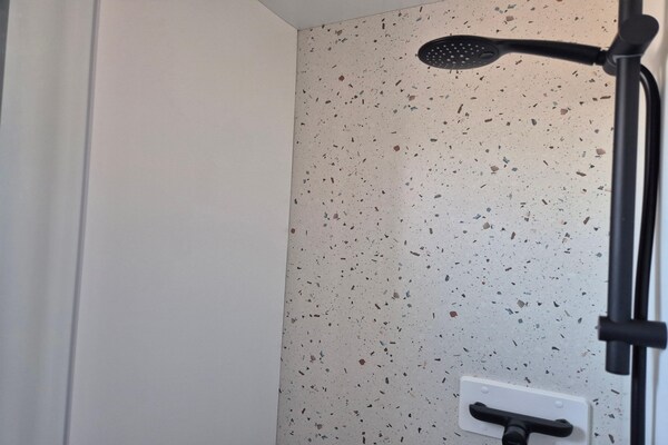 Foto van Chalet met zwembad op 500 meter van het strand. - Vakantiehuis in Saint-Pair-sur-Mer - BathRoom