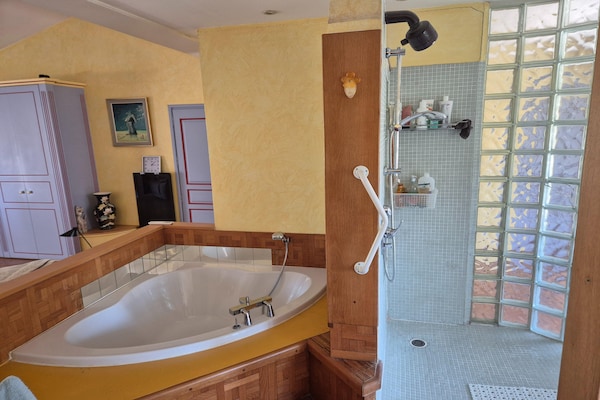 Foto van Villa in Le Luc met Zwembad & Uitzicht - Vakantiehuis in Le Luc - BathRoom