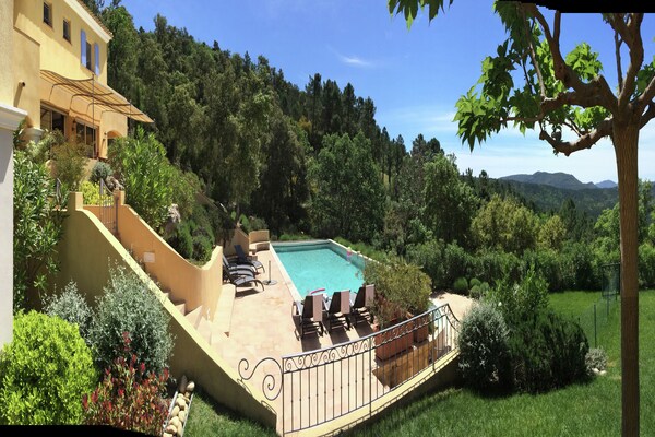 Foto van Villa in Le Muy met zwembad en meer - Vakantiehuis in Le muy - GardenSummer