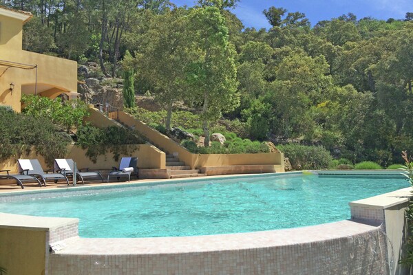 Foto van Villa in Le Muy met zwembad en meer - Vakantiehuis in Le muy - PoolOfHouse