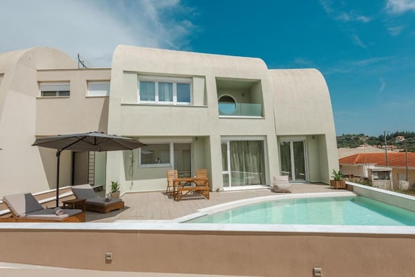 Foto van Chique familievilla met zwembad in Syvota - Vakantiehuis in Syvota - ExteriorSummer