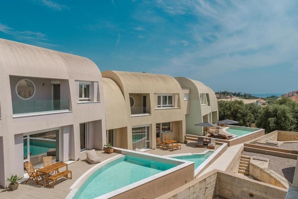 Foto van Chique familievilla met zwembad in Syvota - Vakantiehuis in Syvota - ExteriorSummer