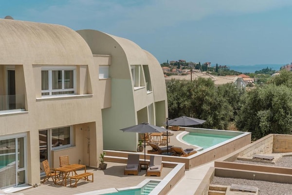 Foto van Chique familievilla met zwembad in Syvota - Vakantiehuis in Syvota - ExteriorSummer
