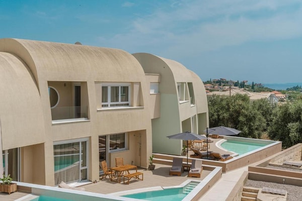 Foto van Chique familievilla met zwembad in Syvota - Vakantiehuis in Syvota - ExteriorSummer