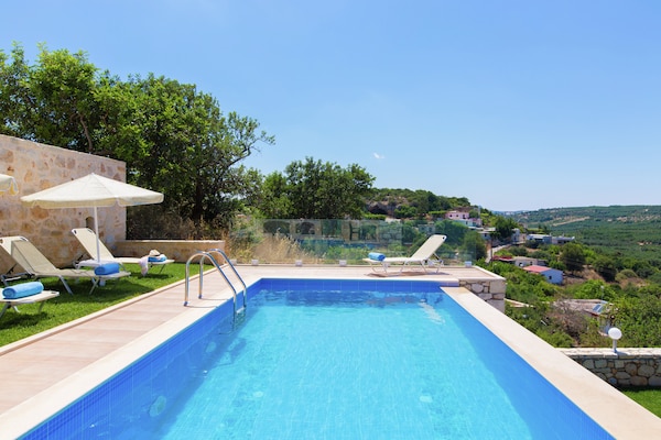 Foto van Villa op Kreta met privézwembad en strand - Vakantiehuis in Achlades - PoolOfHouse