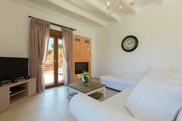 Foto van Villa op Kreta met privézwembad en strand - Vakantiehuis in Achlades - LivingRoom