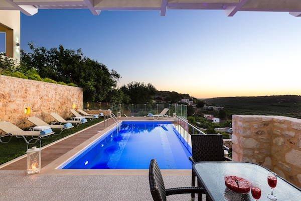 Foto van Villa op Kreta met privézwembad en strand - Vakantiehuis in Achlades - PoolOfHouse