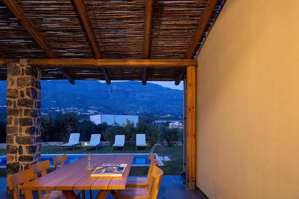 Foto van Chique villa met toegang tot het zwembad voor 5 personen - TerraceBalcony