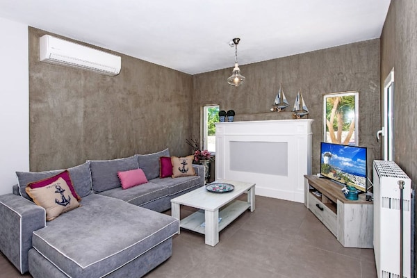 Foto van Chique familieprines landelijke oase - Vakantiehuis in Prines - LivingRoom