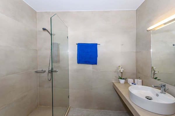 Foto van Chique familieprines landelijke oase - Vakantiehuis in Prines - BathRoom