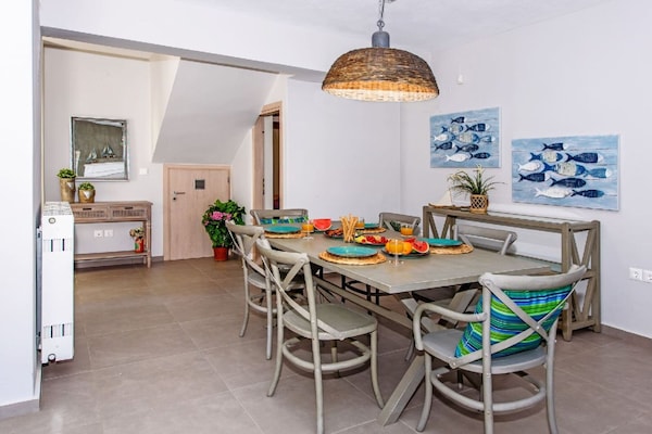 Foto van Chique familieprines landelijke oase - Vakantiehuis in Prines - DiningRoom
