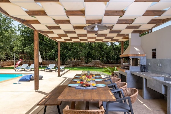 Foto van Chique familieprines landelijke oase - Vakantiehuis in Prines - TerraceBalcony